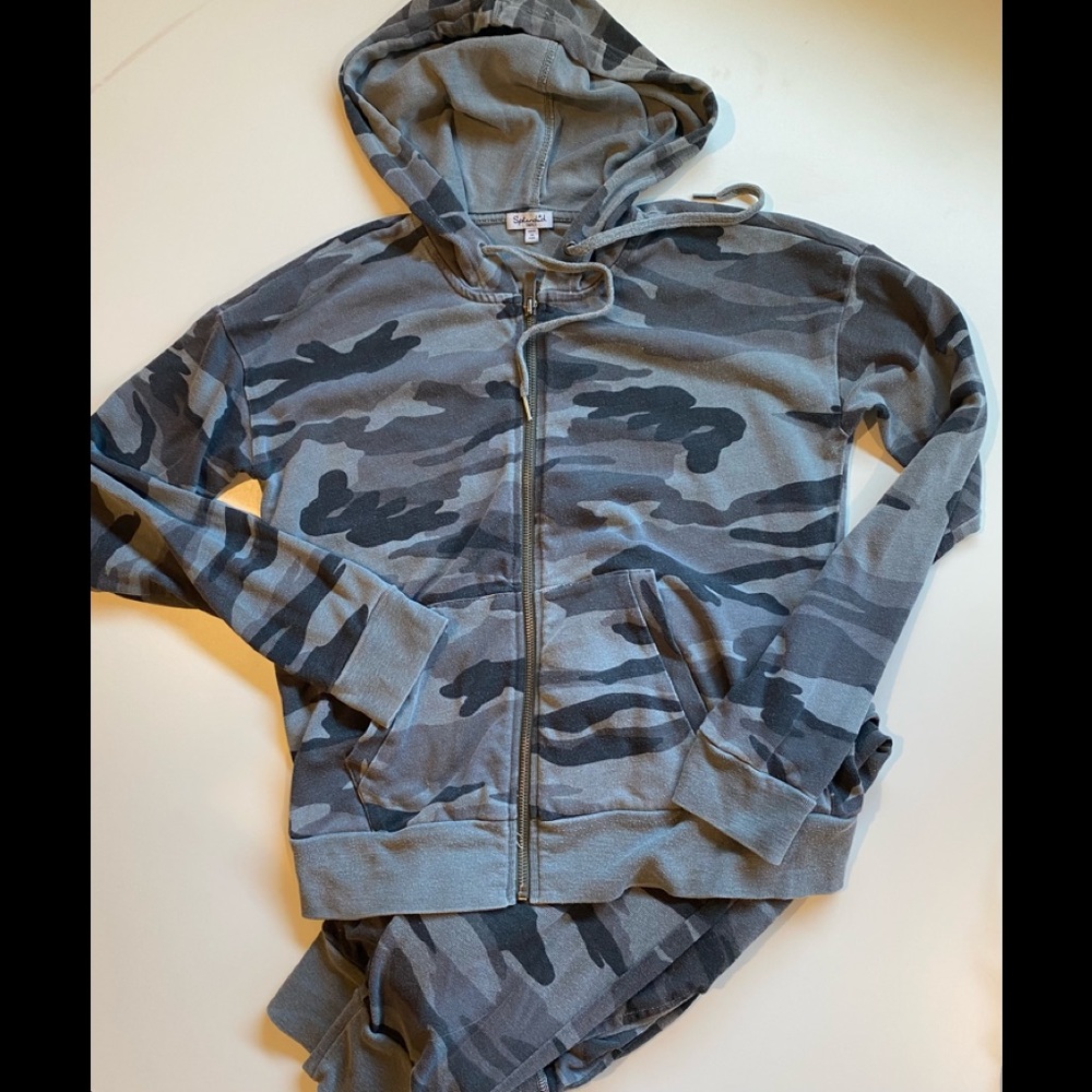 Splendid Camouflage Sweatshirt & Sweatpants joggers